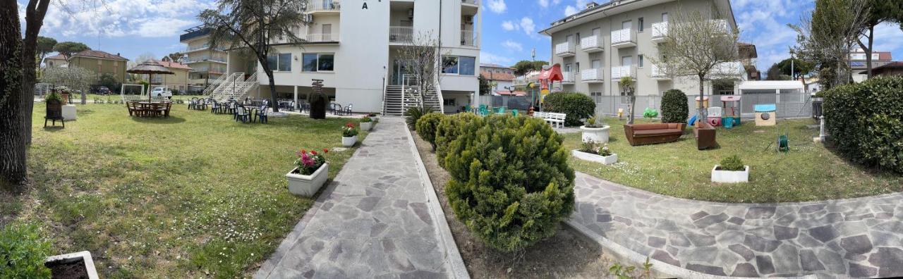 Hotel Amedea Cervia Exterior photo