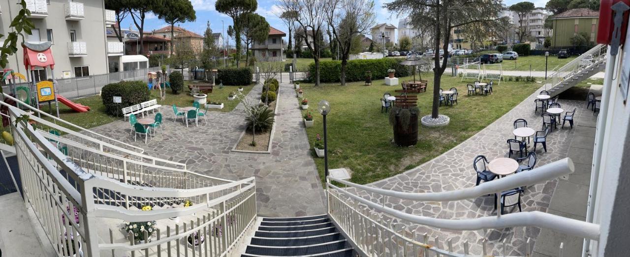 Hotel Amedea Cervia Exterior photo