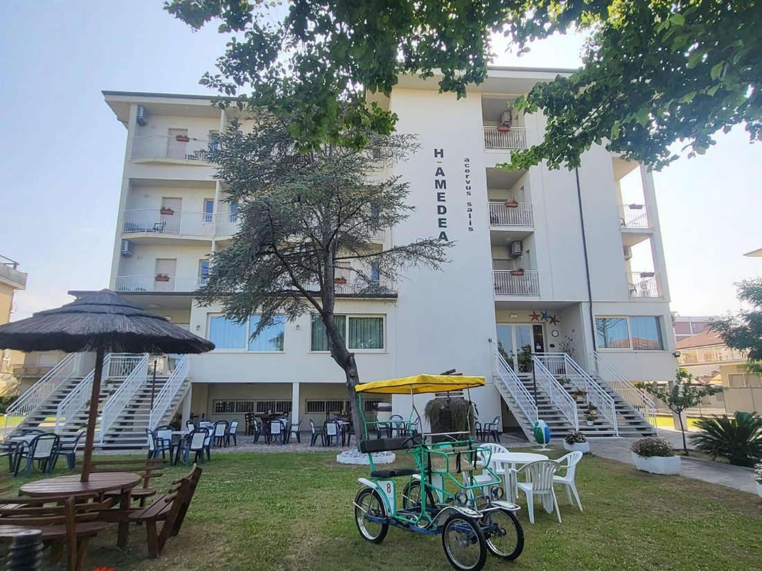 Hotel Amedea Cervia Exterior photo