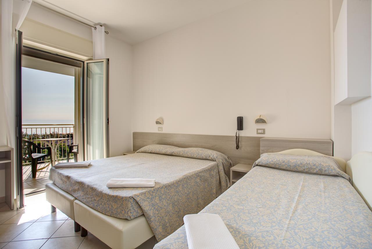 Hotel Amedea Cervia Exterior photo